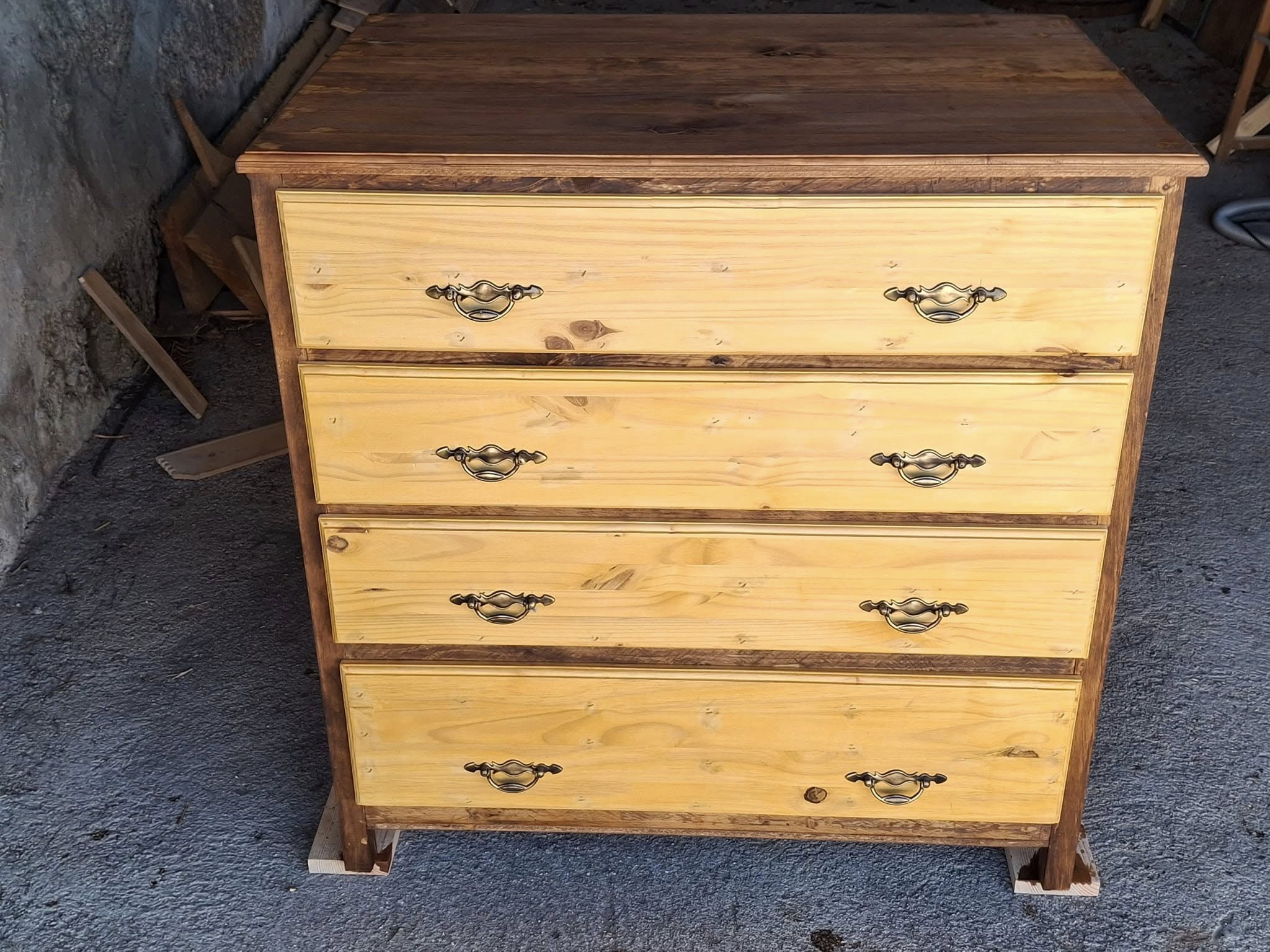 Restauro de cómoda antiga em madeira